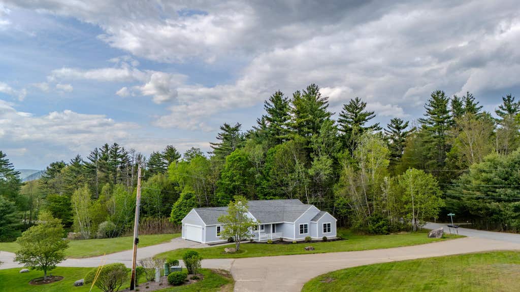 Photo of 2 Highland View Lane, Holderness, NH 03245 (MLS # 5103132)