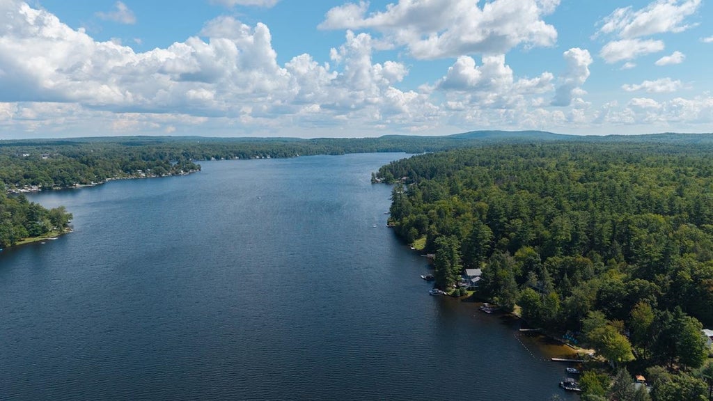 Photo of 7 Northwood Lake Road, Deerfield, NH 03037 (MLS # 5108627)