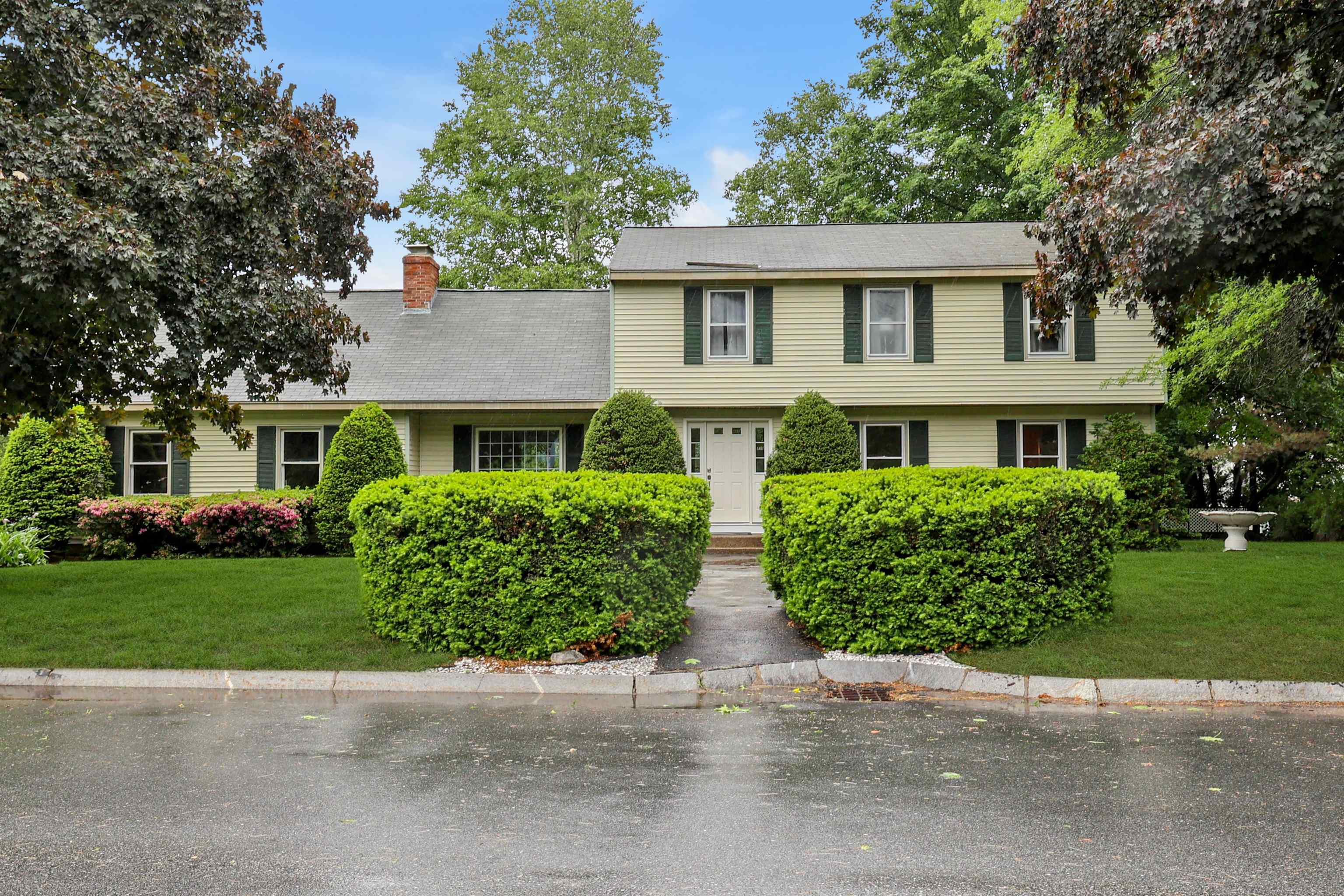 2 Queensway Circle