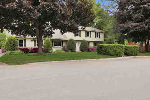 Photo of 2 Queensway Circle, Nashua, NH 03062 (MLS # 5095877)