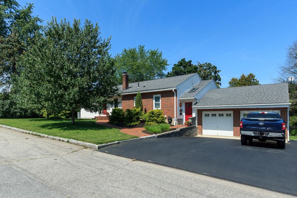 Photo of 196 Norfolk Street #B (right-side), Manchester, NH 03103 (MLS # 5091121)