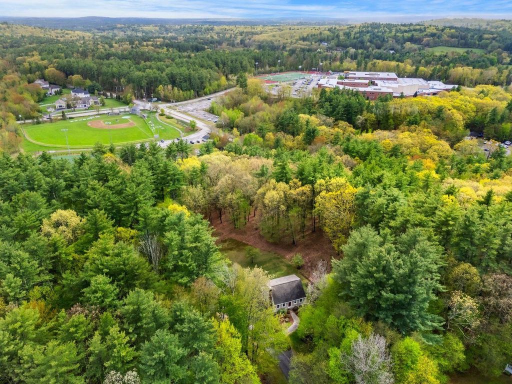 Photo of 46 Pinecrest Drive, Bedford, NH 03110 (MLS # 5089470)