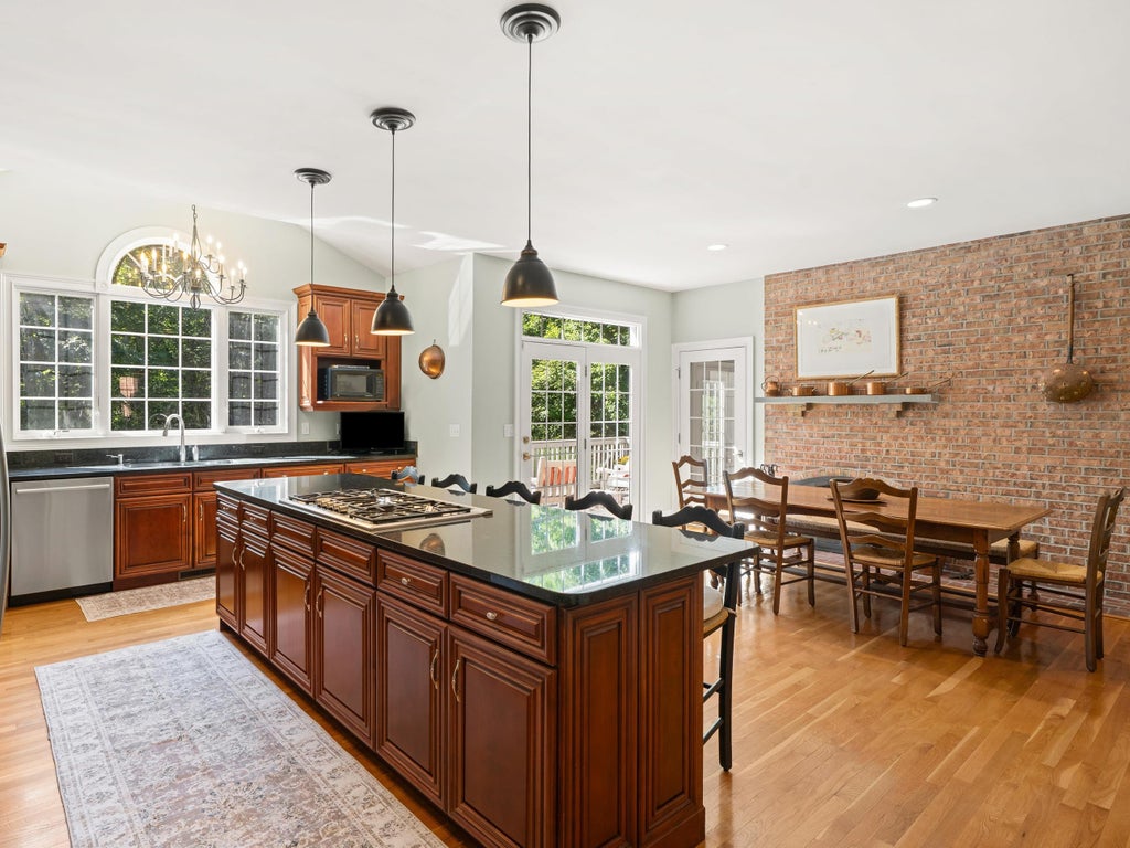 Photo of 8 Dorothys Way, Bedford, NH 03110 (MLS # 5109152)