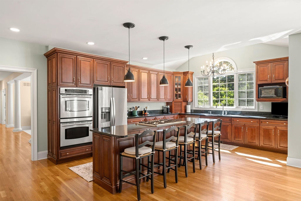 Photo of 8 Dorothys Way, Bedford, NH 03110 (MLS # 5109152)