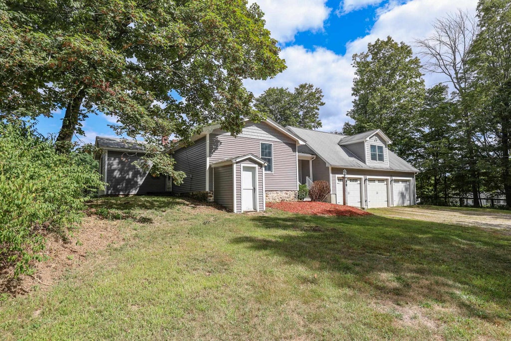 Photo of 55 Holbrook Hill Road, Bedford, NH 03110 (MLS # 5092580)