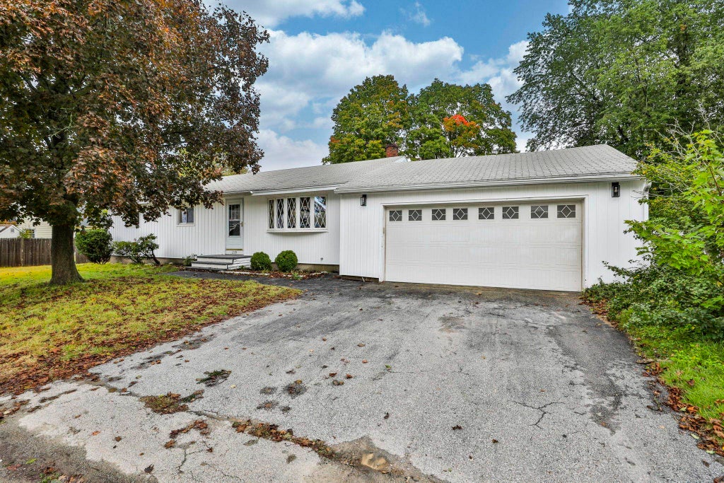 Photo of 239 Brennan Street, Manchester, NH 03109 (MLS # 5112084)