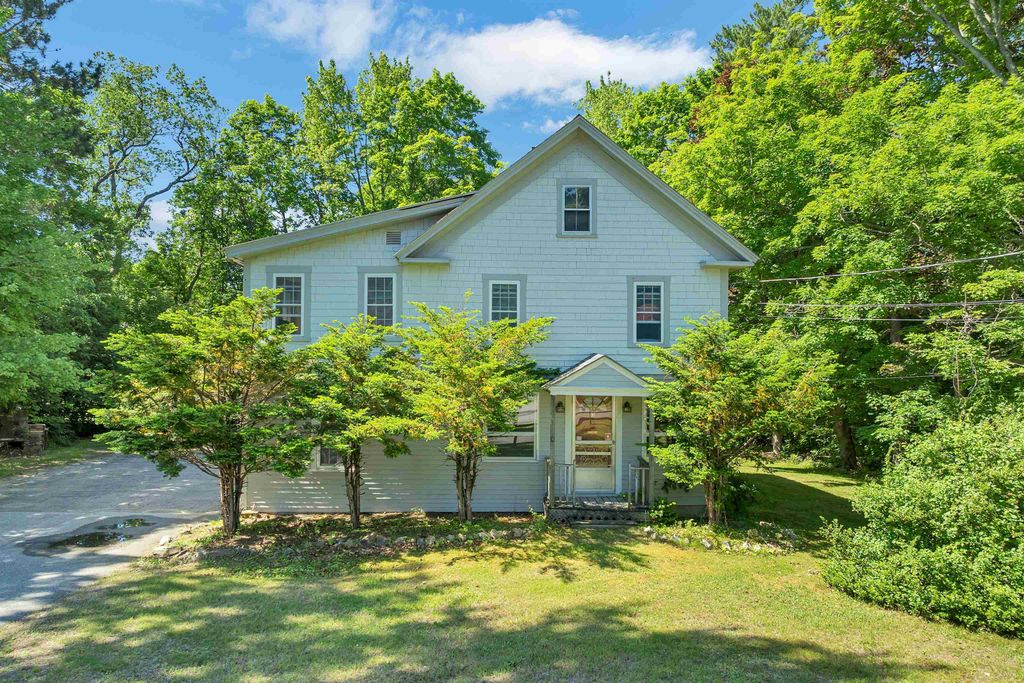 Photo of 9 Crescent Street, Laconia, NH 03246 (MLS # 5093940)