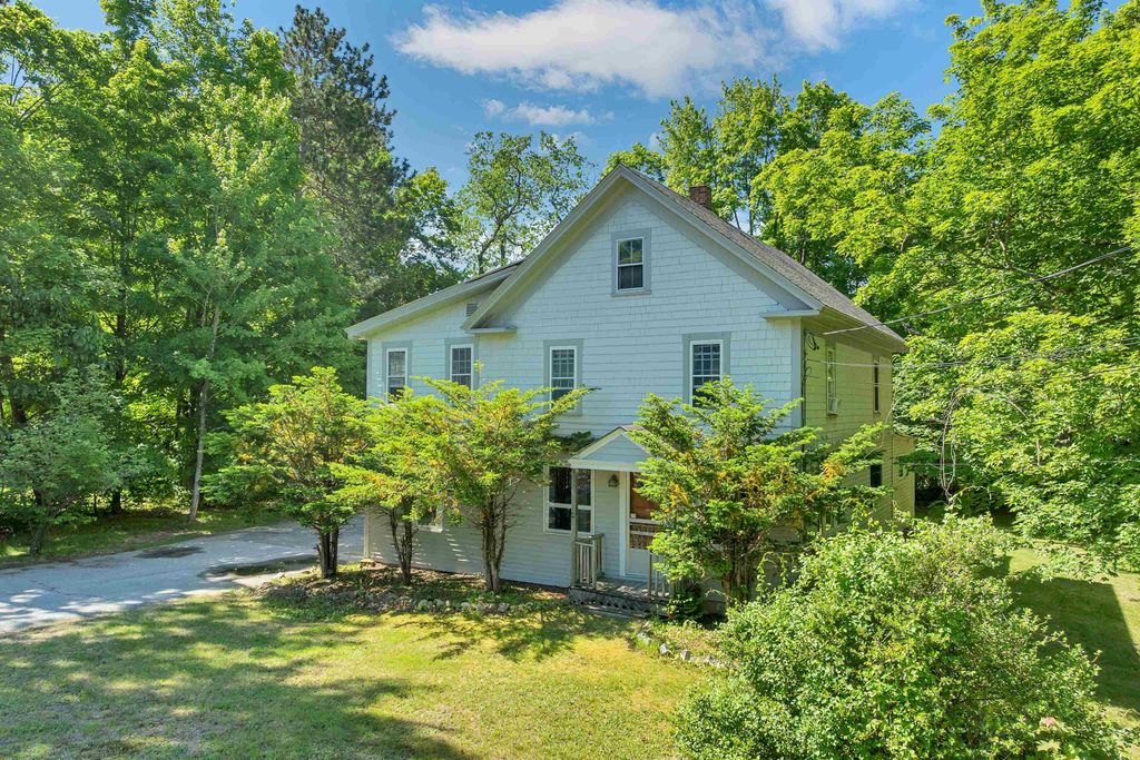 Photo of 9 Crescent Street, Laconia, NH 03246 (MLS # 5093940)