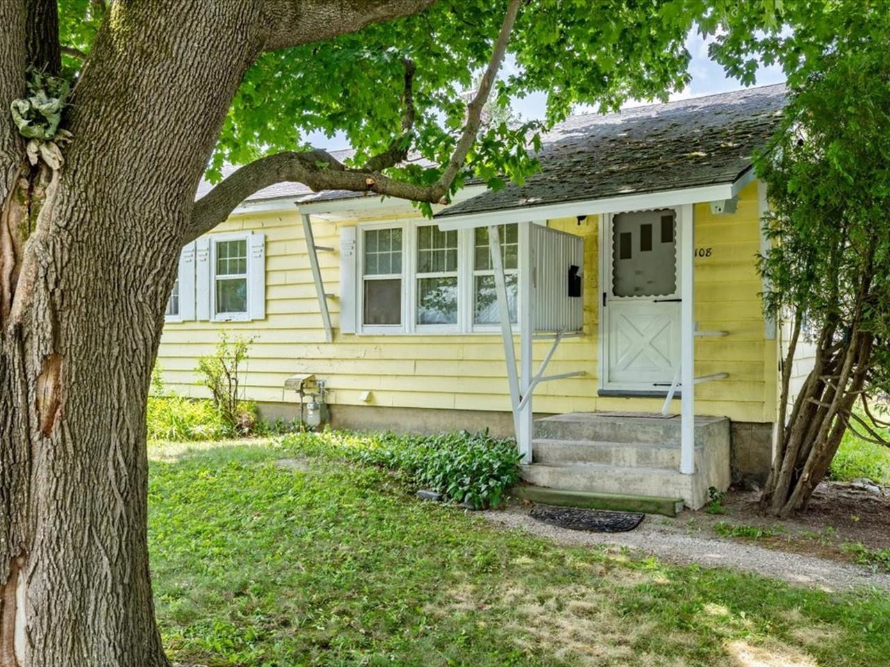 108 Iroquois Avenue