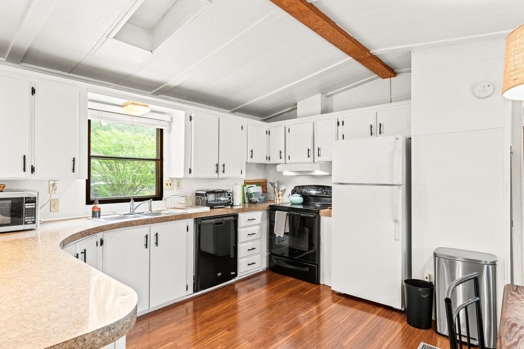 Photo of 16 N Dewberry Lane, Rochester, NH 03867 (MLS # 5105626)