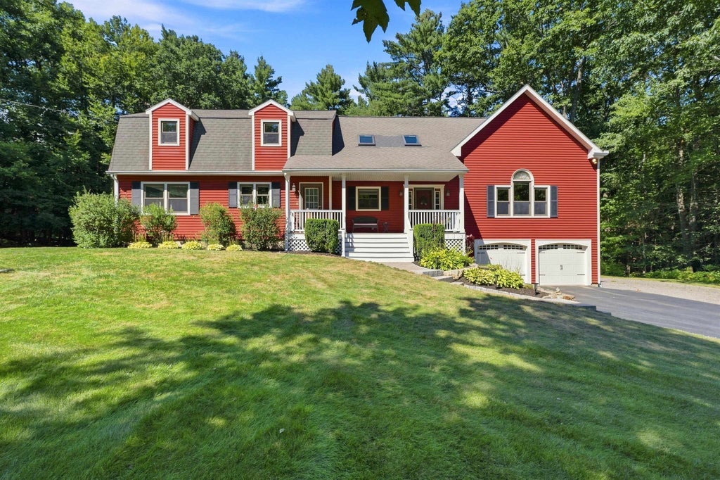 Photo of 18 Meadow Lark Lane, Goffstown, NH 03045 (MLS # 5108467)