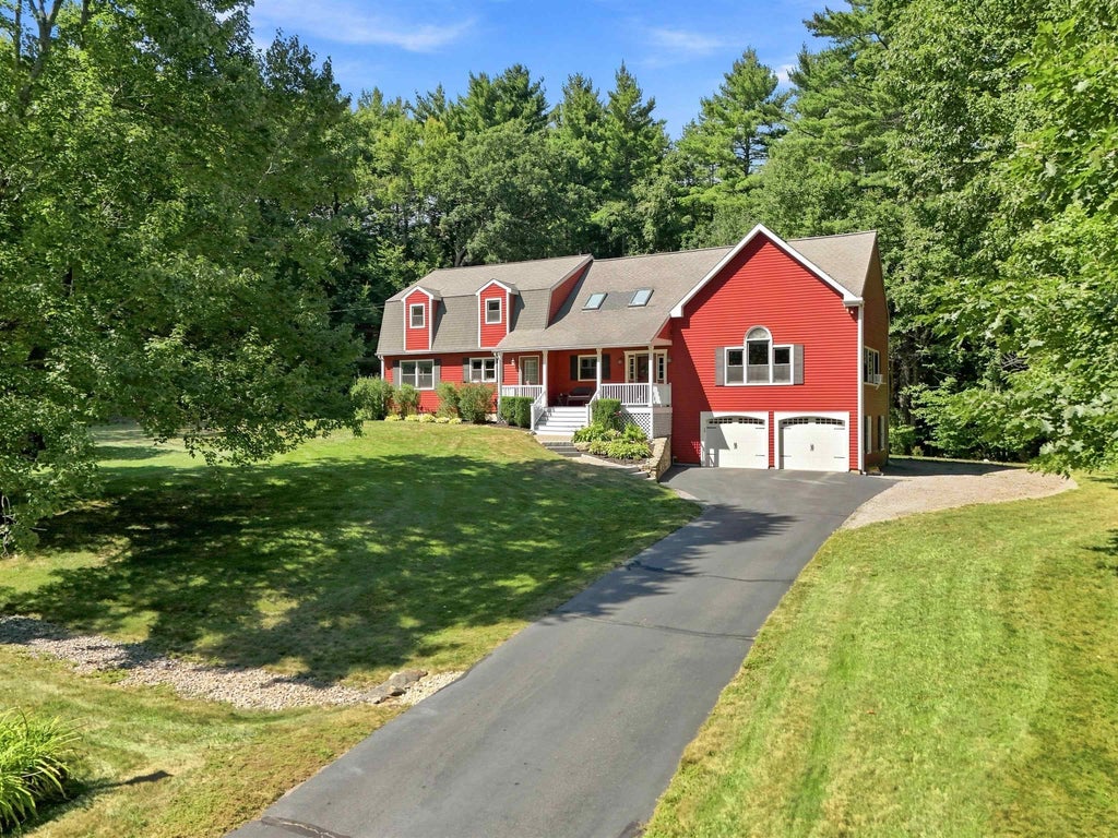 Photo of 18 Meadow Lark Lane, Goffstown, NH 03045 (MLS # 5108467)