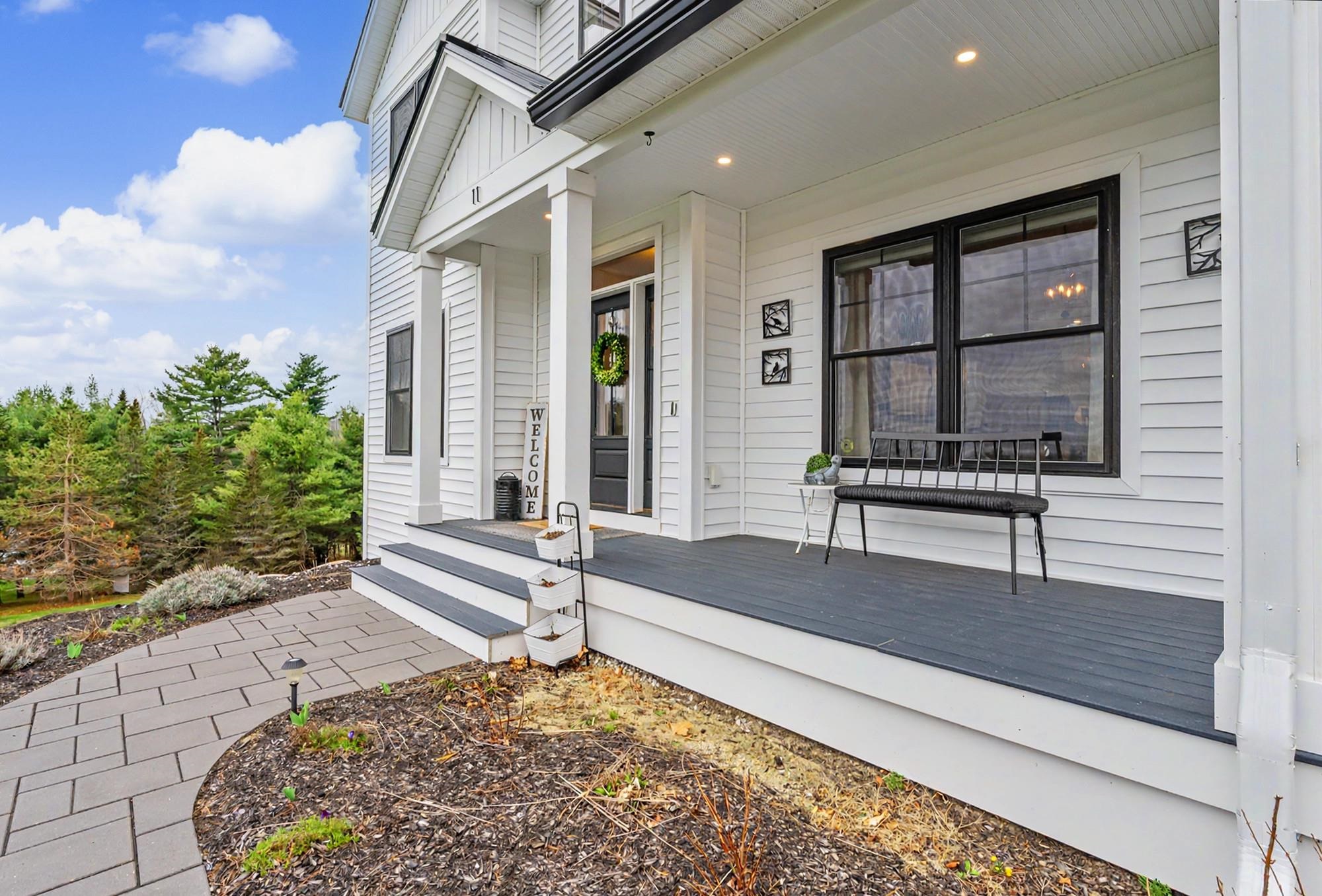 11 Hillside Drive