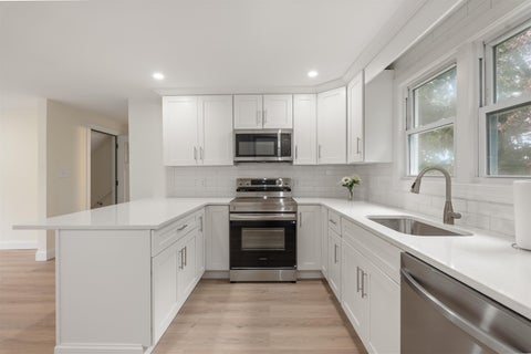 Photo of 8 Blue Hill Avenue #Unit B, Nashua, NH 03064 (MLS # 5112516)