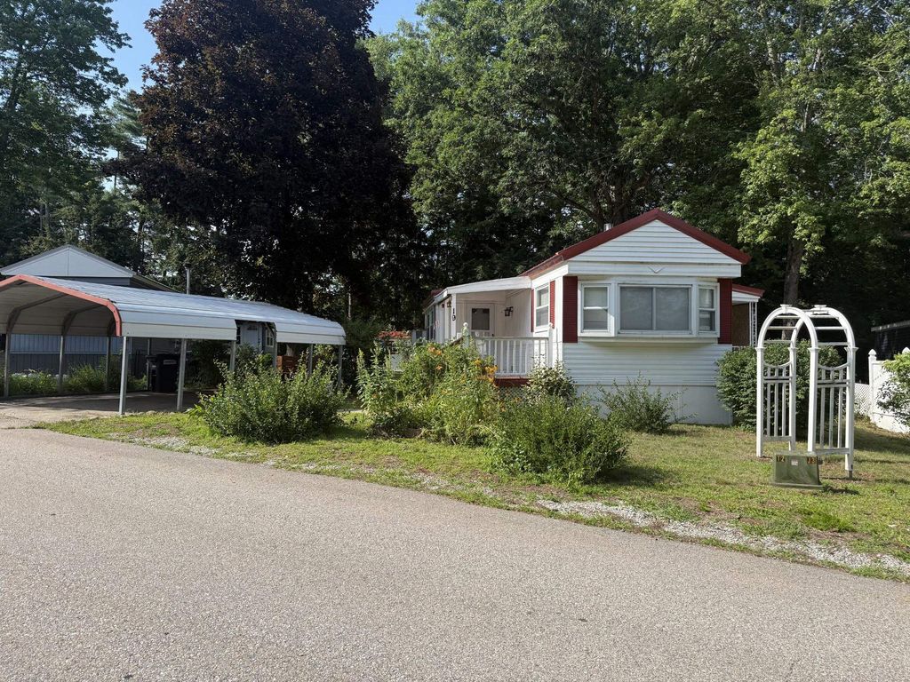 Photo of 19 Kings Row, Epsom, NH 03234 (MLS # 5101032)