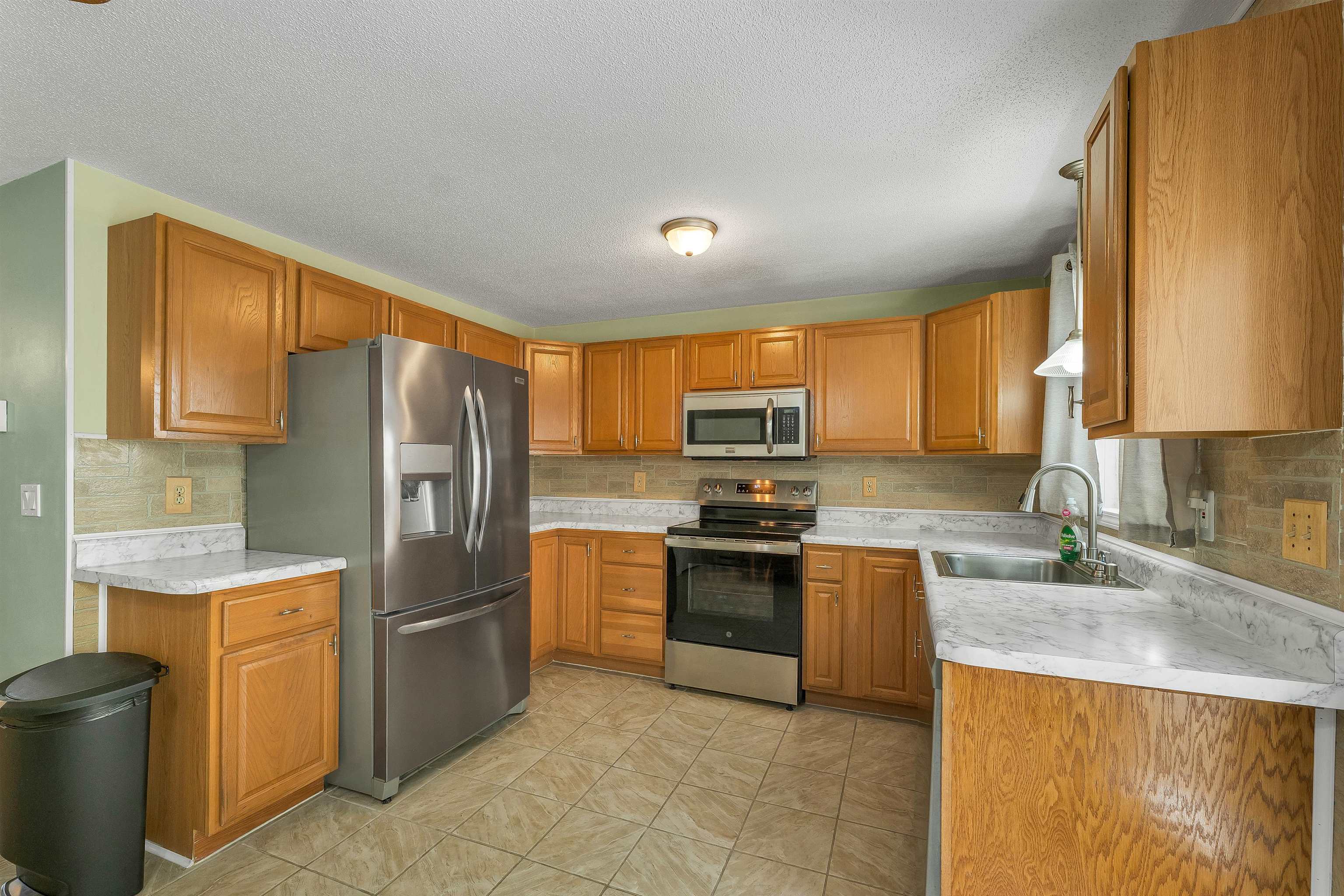 1035 S. Mammoth Road 3