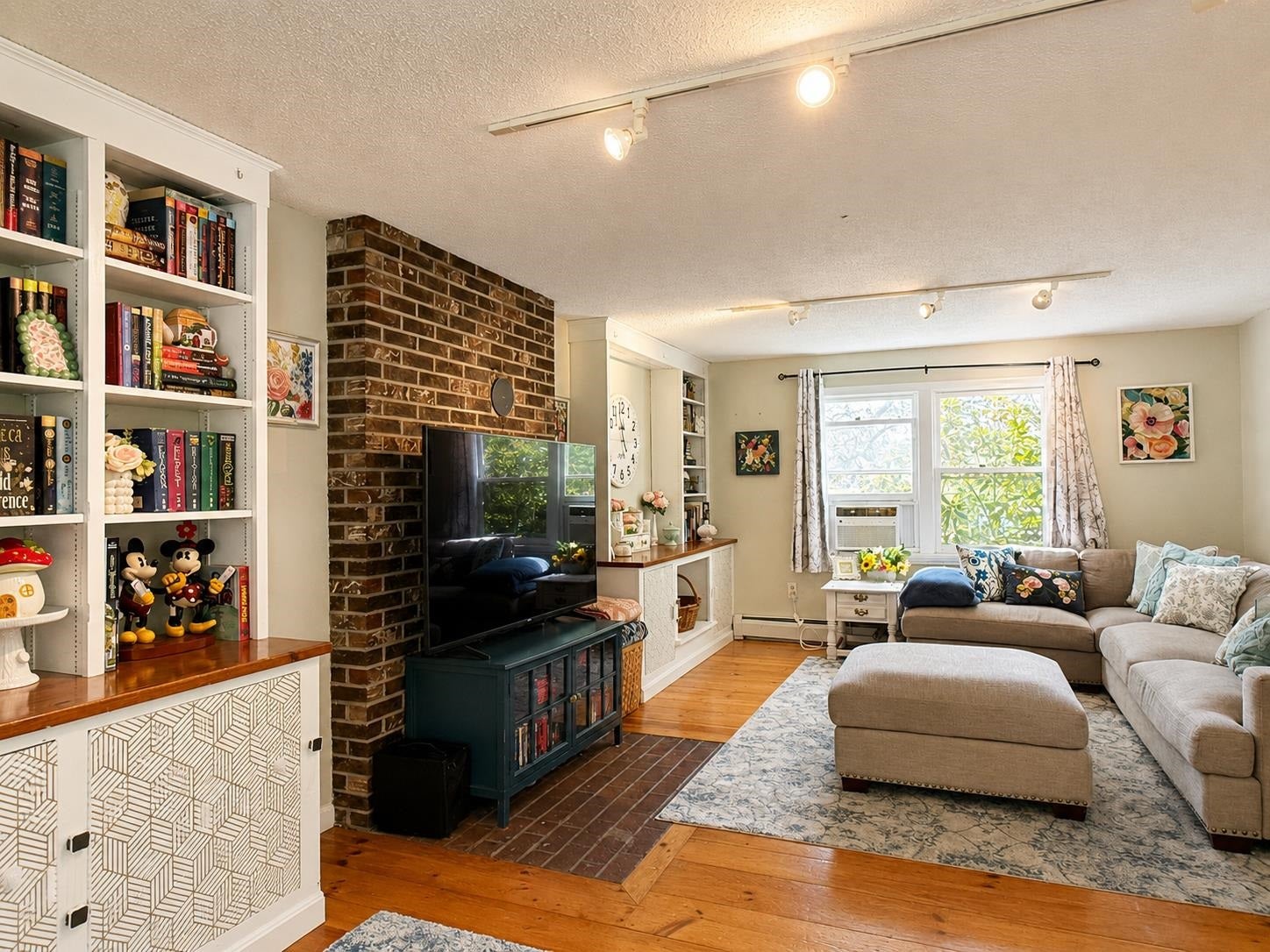 439 North River Road 5