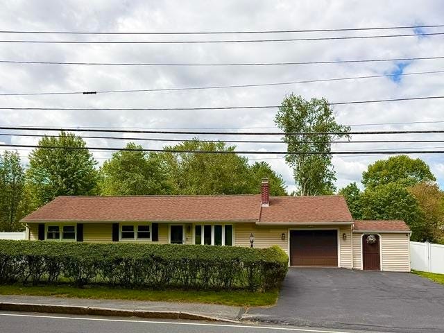 Photo of 11 Old Rockingham Road, Salem, NH 03079 (MLS # 5096724)