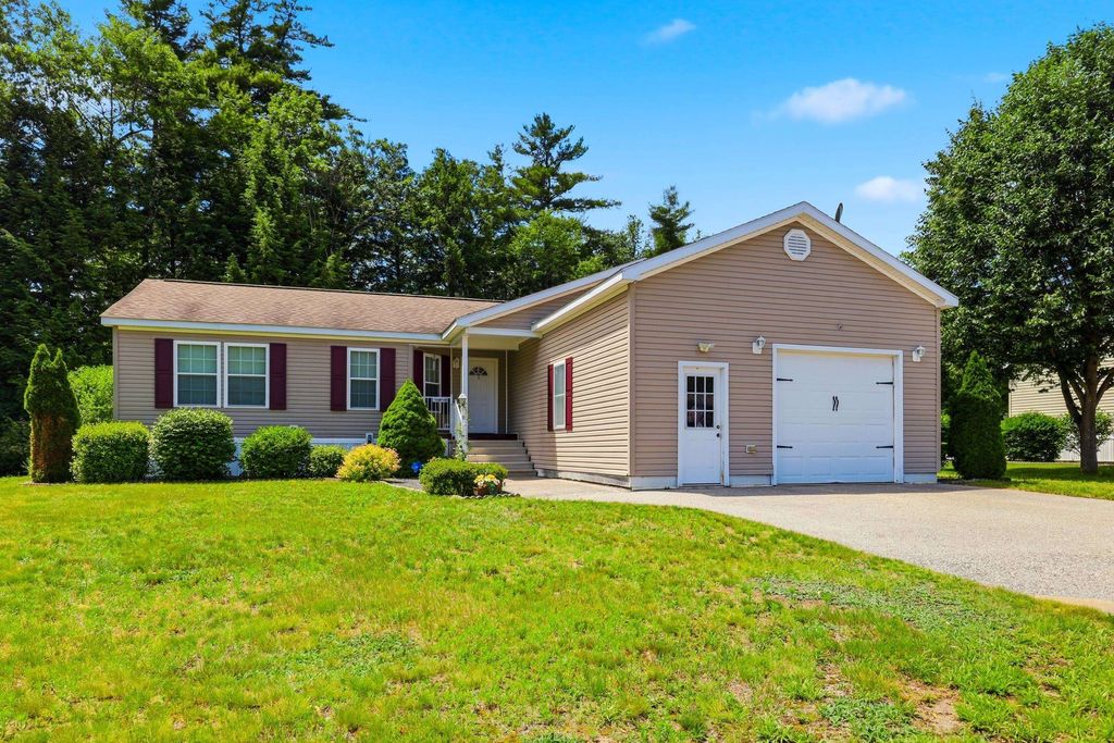 Photo of 11 Northbrook Drive, Tilton, NH 03276 (MLS # 5096639)