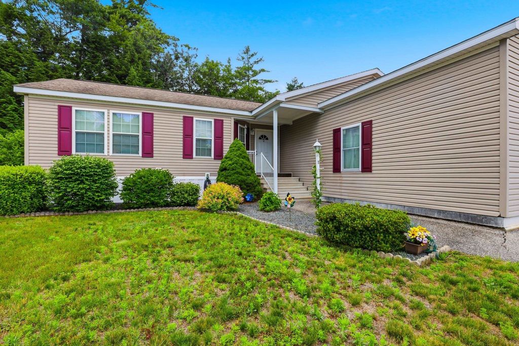 Photo of 11 Northbrook Drive, Tilton, NH 03276 (MLS # 5096639)