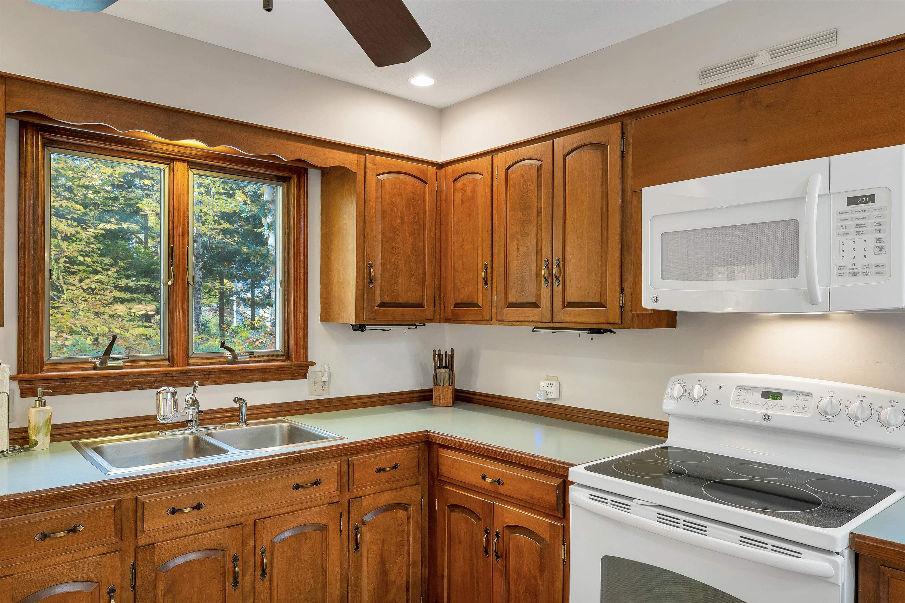 27 Robin Acres Drive