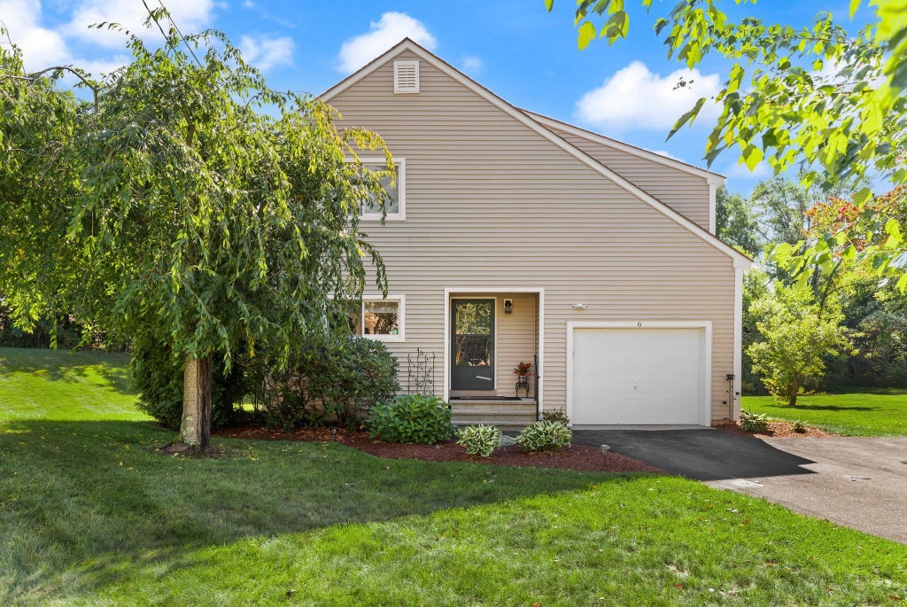 Photo of 6 Ryan Way #6, Nashua, NH 03064 (MLS # 5111138)