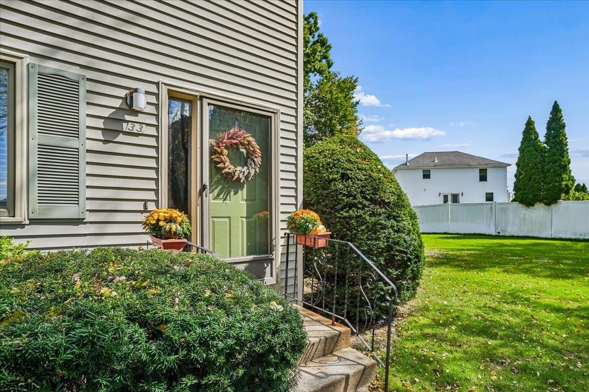 33 Eastmeadow Way