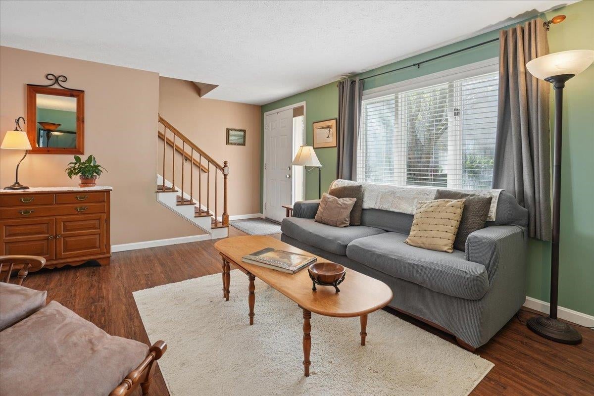 33 Eastmeadow Way