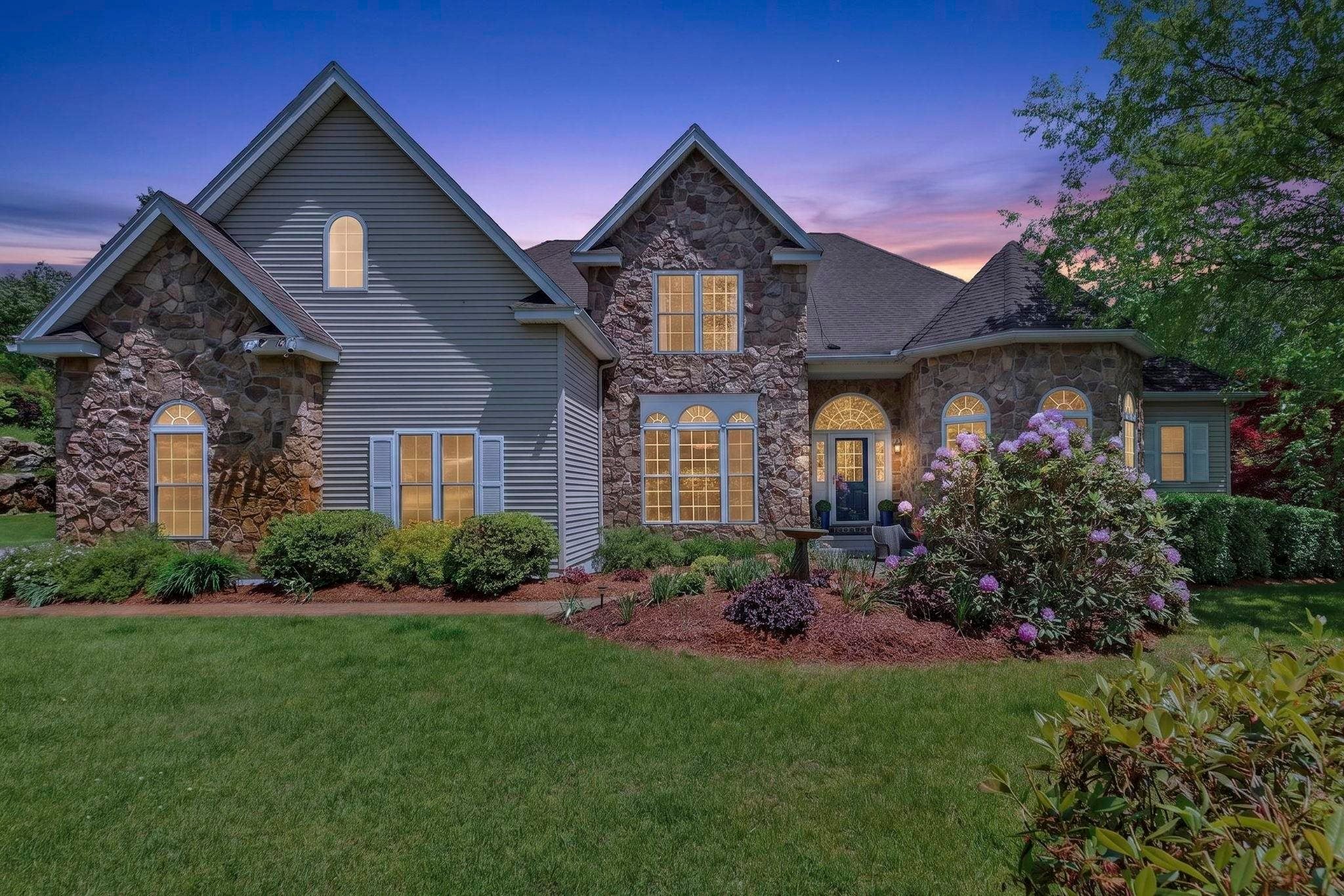 12 Rachel Way