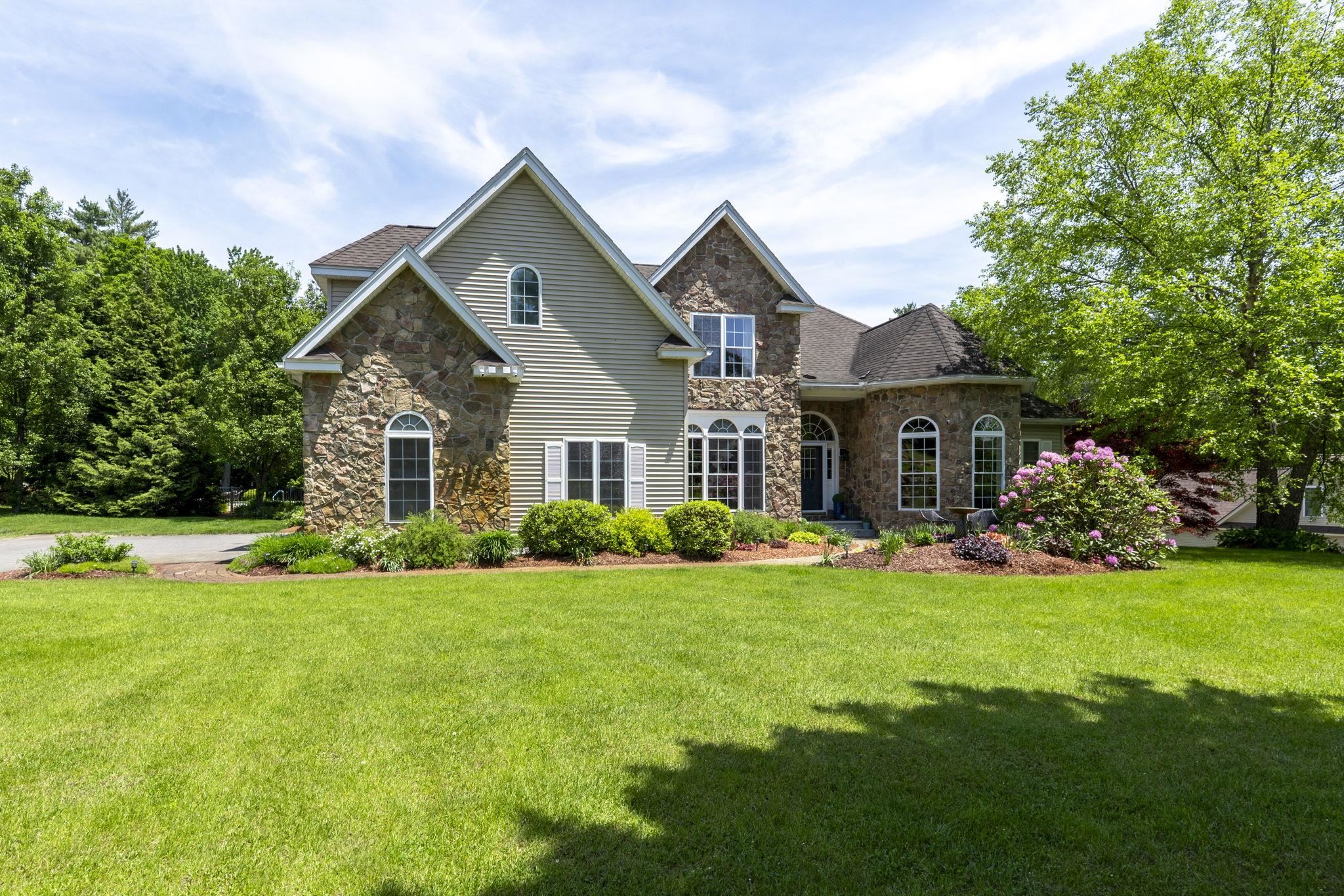 12 Rachel Way