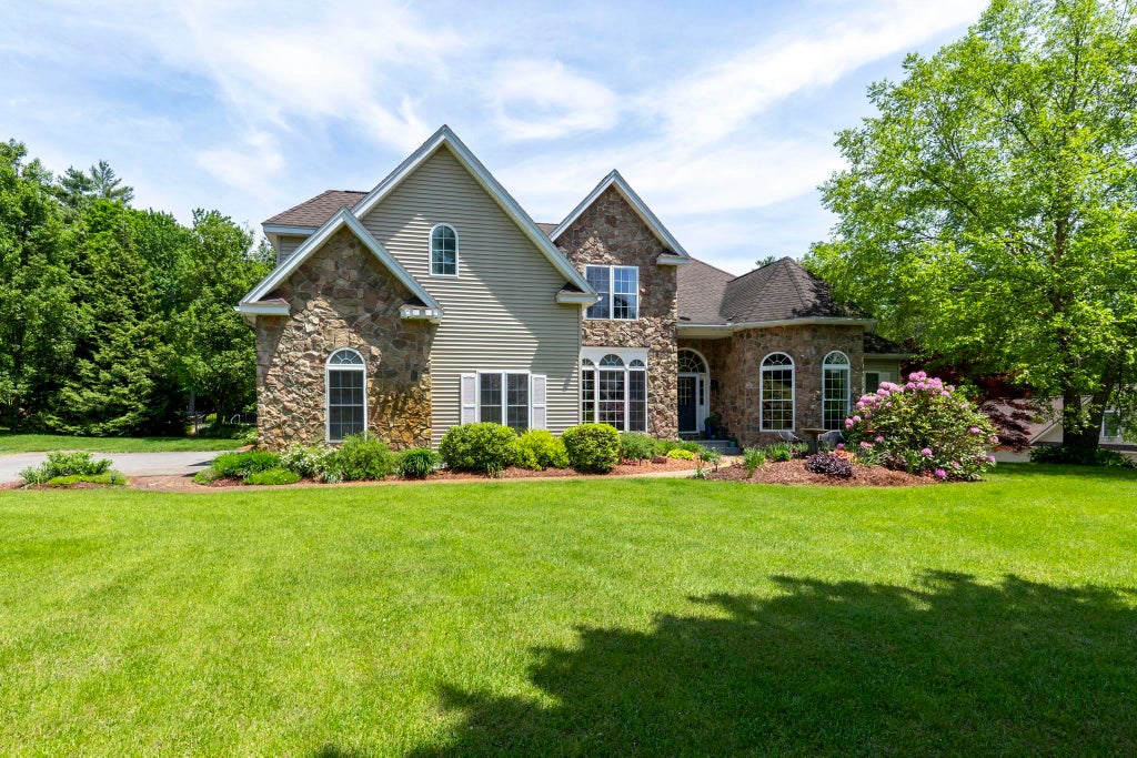 Photo of 12 Rachel Way, Bedford, NH 03110 (MLS # 5093621)