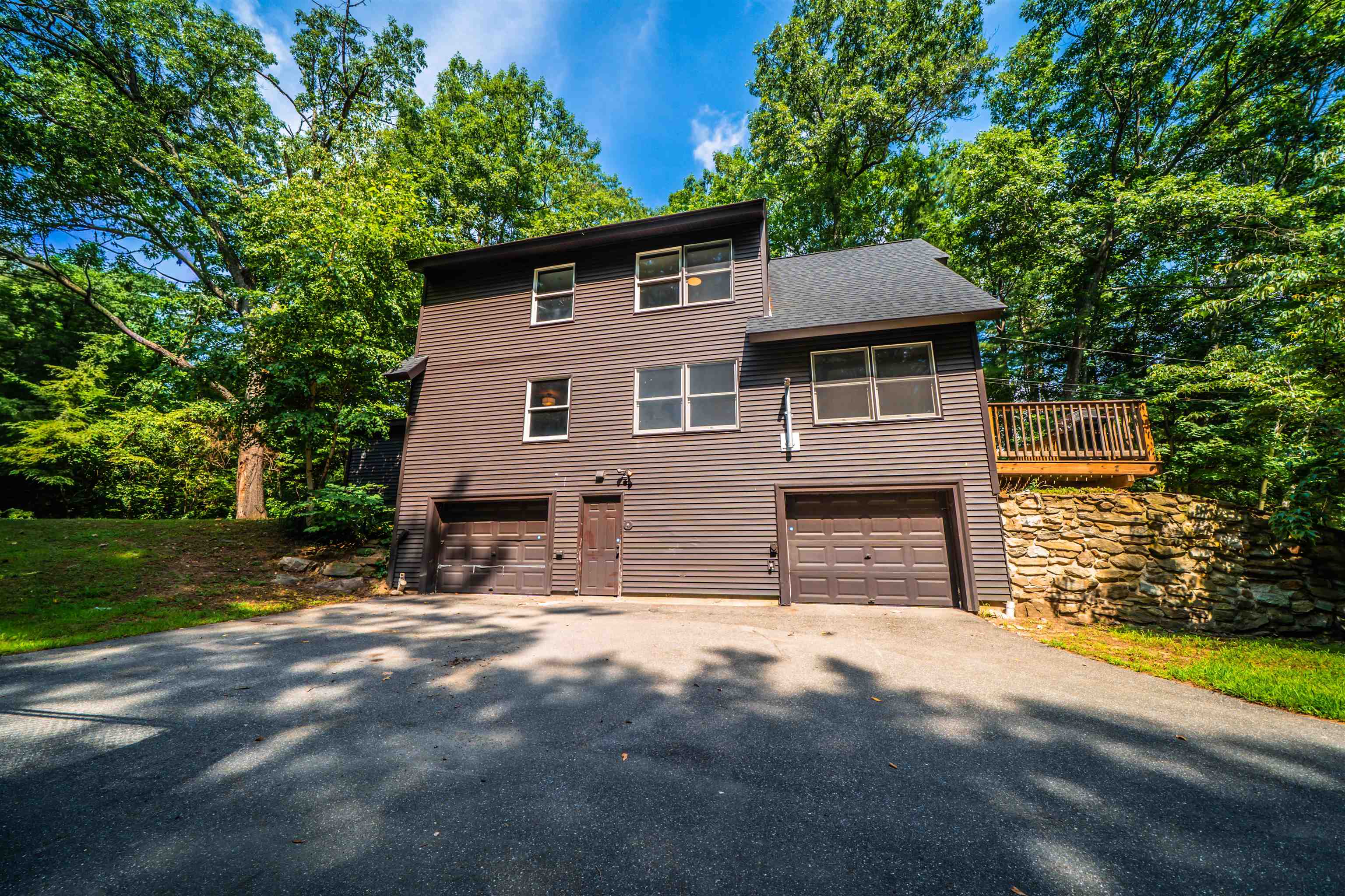 52 Pond Road