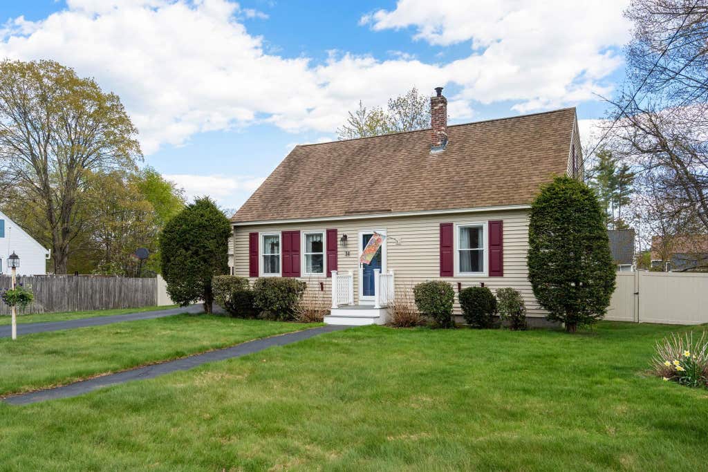 Photo of 14 Trinity Drive, Nashua, NH 03063 (MLS # 5087140)