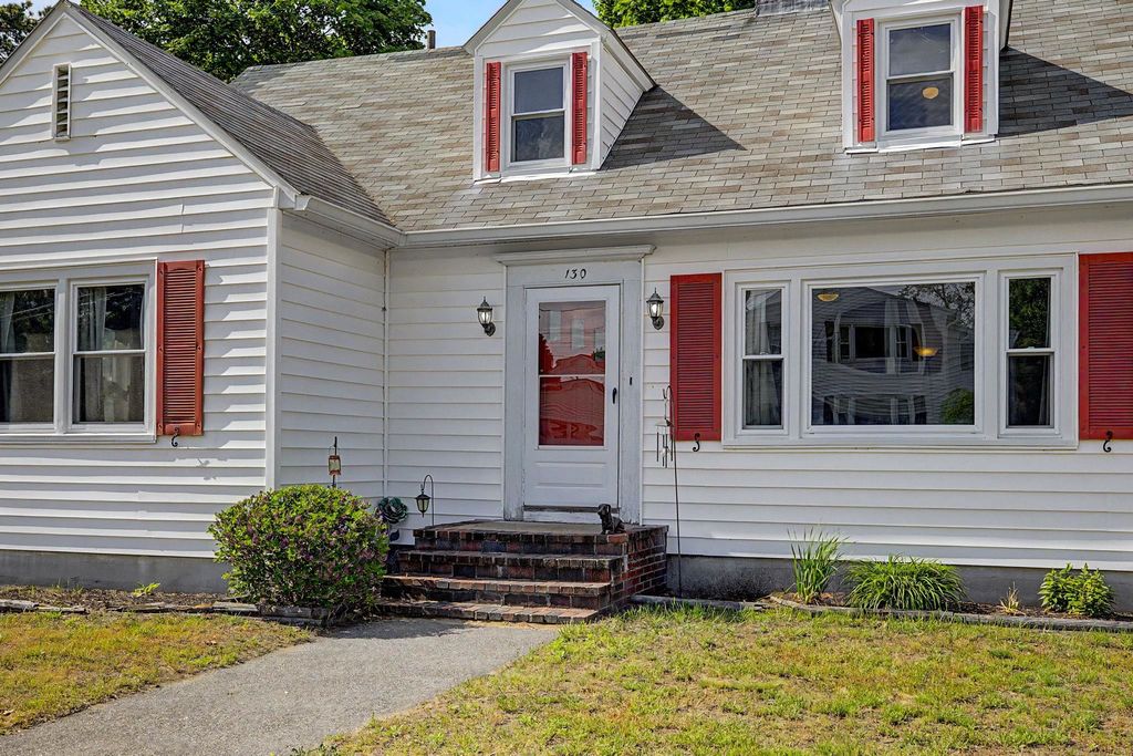 Photo of 130 Manning Street, Manchester, NH 03103 (MLS # 5091409)