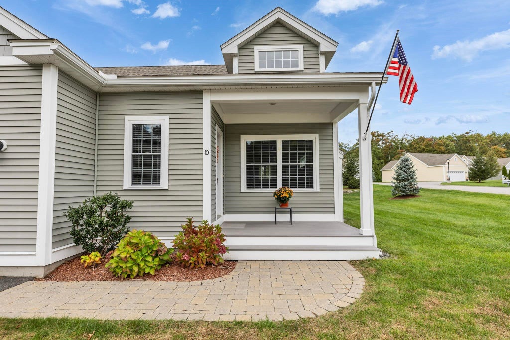 Photo of 10 Dunstable Circle #96, Merrimack, NH 03102 (MLS # 5114572)