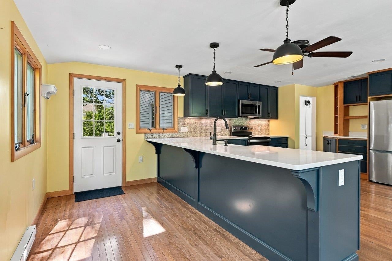 289 North River Road