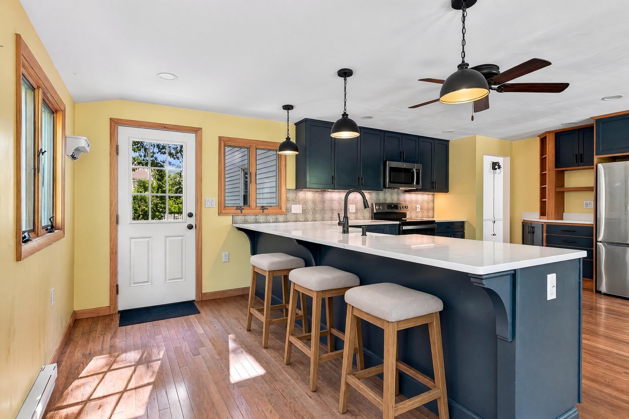 289 North River Road