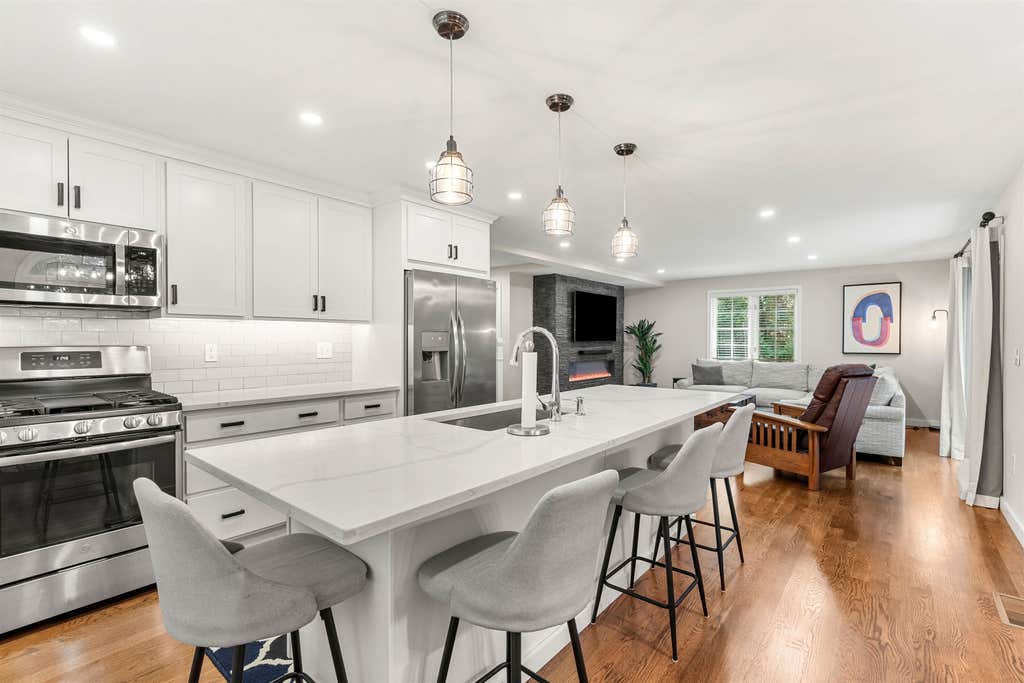 Photo of 21 Foxglove Court, Nashua, NH 03062 (MLS # 5101190)