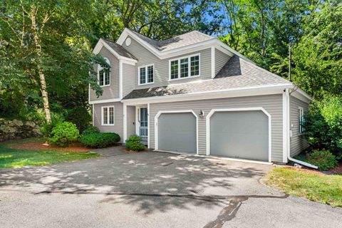 Photo of 21 Foxglove Court, Nashua, NH 03062 (MLS # 5101190)