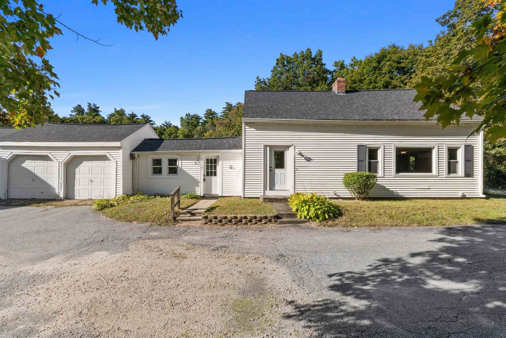 Photo of 271 High Range Road, Londonderry, NH 03053 (MLS # 5111899)