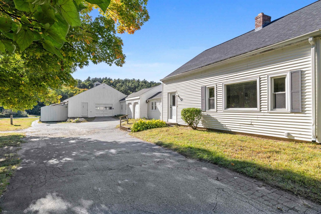 Photo of 271 High Range Road, Londonderry, NH 03053 (MLS # 5111899)