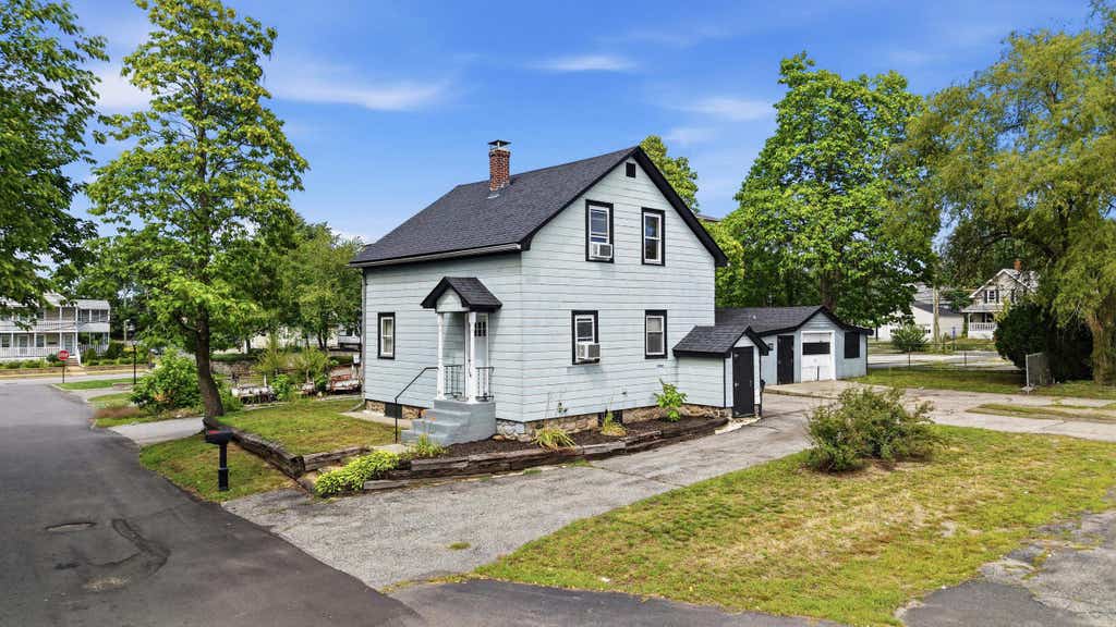 Photo of 16 Cherry Avenue, Manchester, NH 03103 (MLS # 5103928)