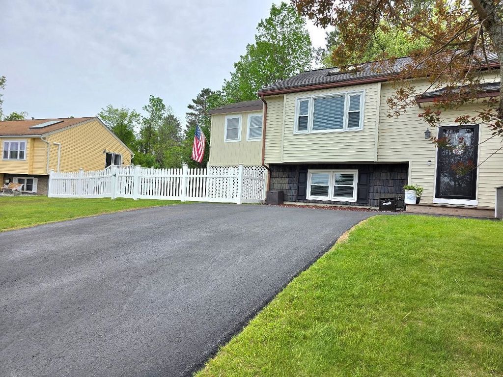 Photo of 6 Matthew Drive #6 L, Derry, NH 03038 (MLS # 5091212)