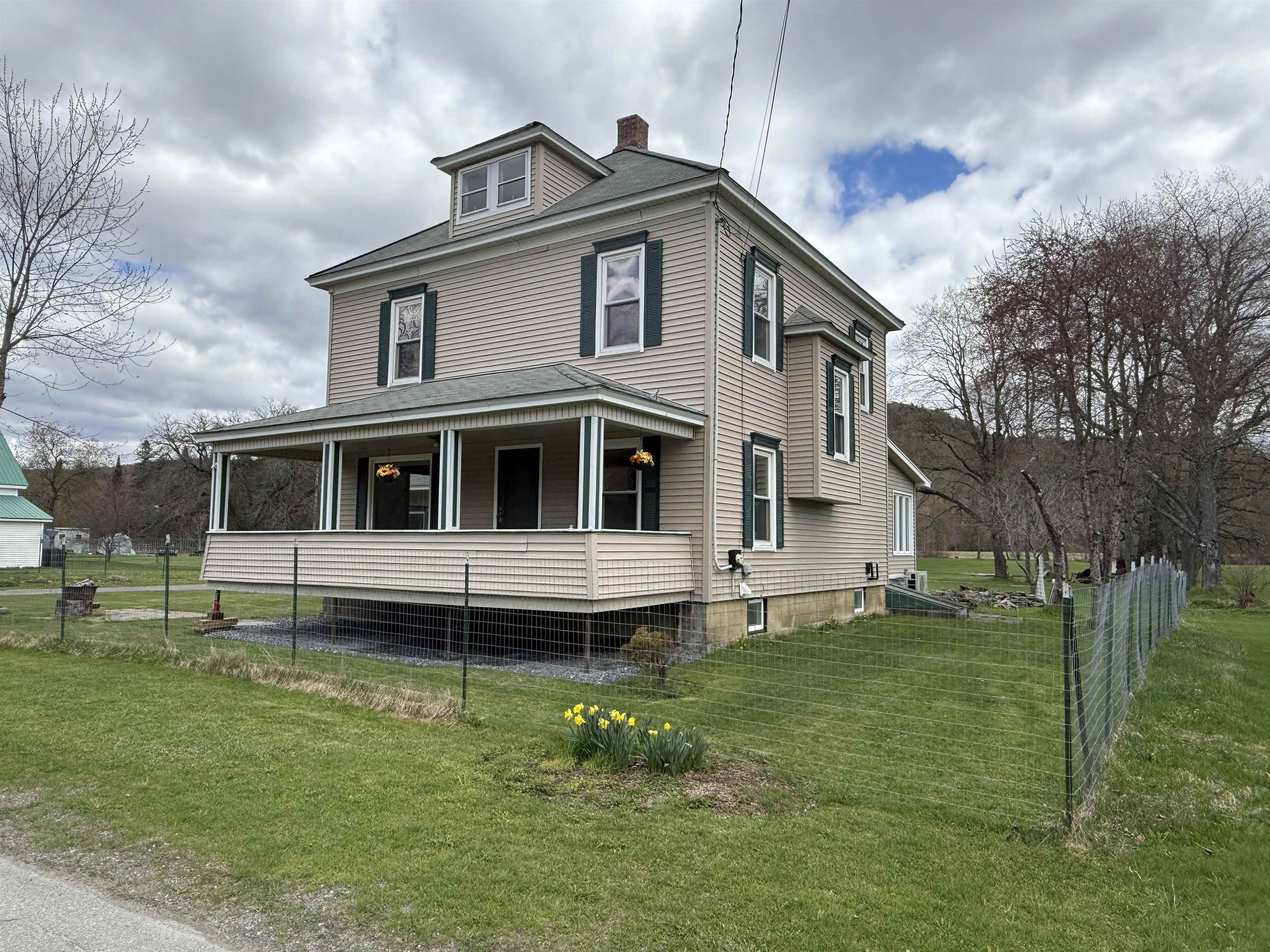 220 Hall Stream Road