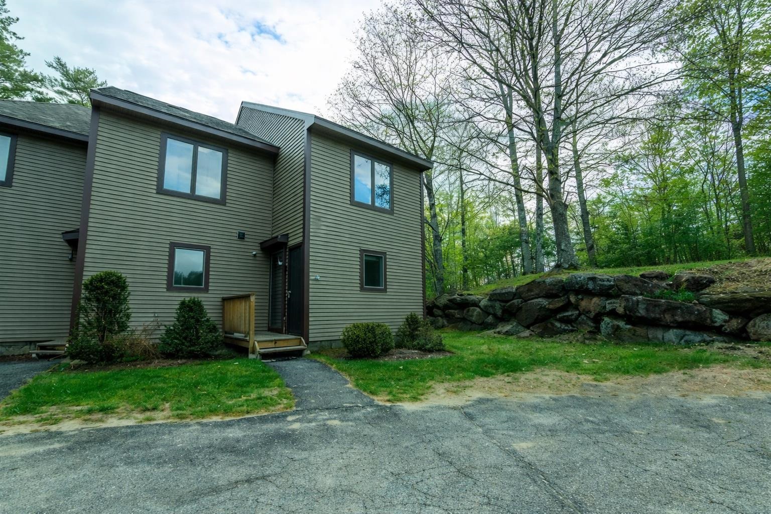 182-10 Pinnacle Road