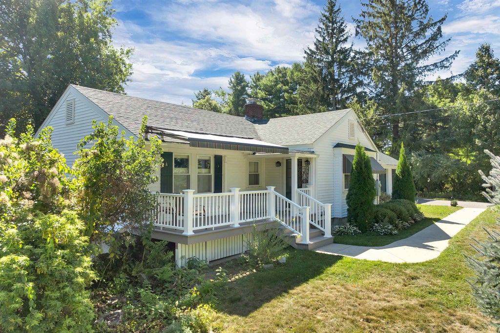Photo of 16 Canopache Road, Wolfeboro, NH 03894 (MLS # 5112207)