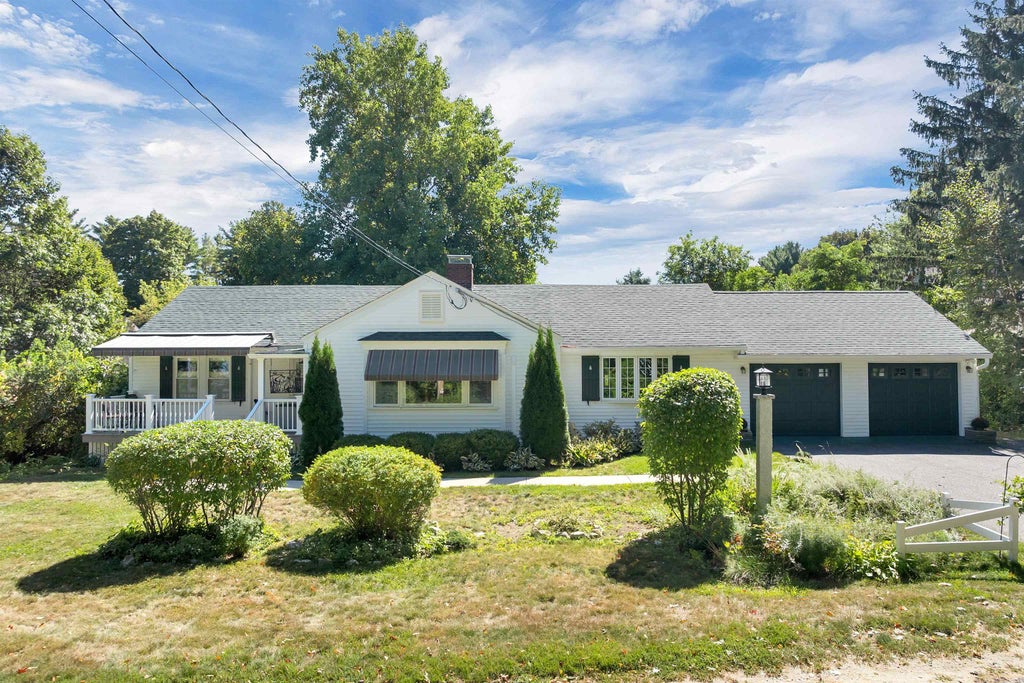 Photo of 16 Canopache Road, Wolfeboro, NH 03894 (MLS # 5112207)