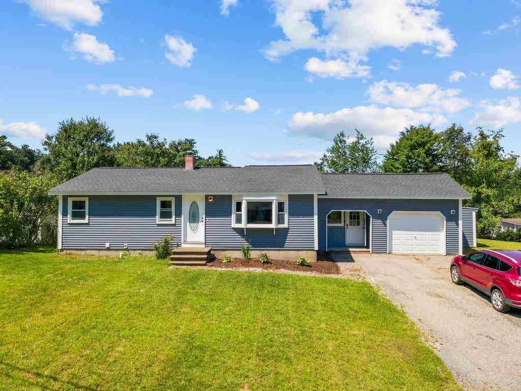 Photo of 1 Wallace Drive, Merrimack, NH 03054 (MLS # 5104739)
