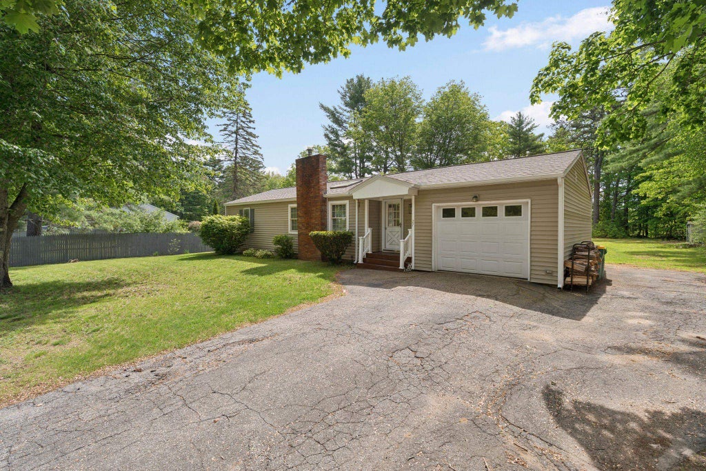 Photo of 27 Flat Rock Bridge Road, Rochester, NH 03868 (MLS # 5092550)