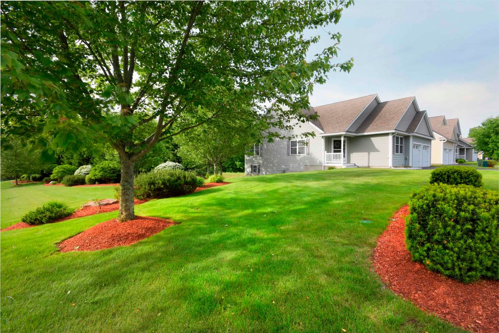 Photo of 125 Brody Lane, Hudson, NH 03051 (MLS # 5092978)